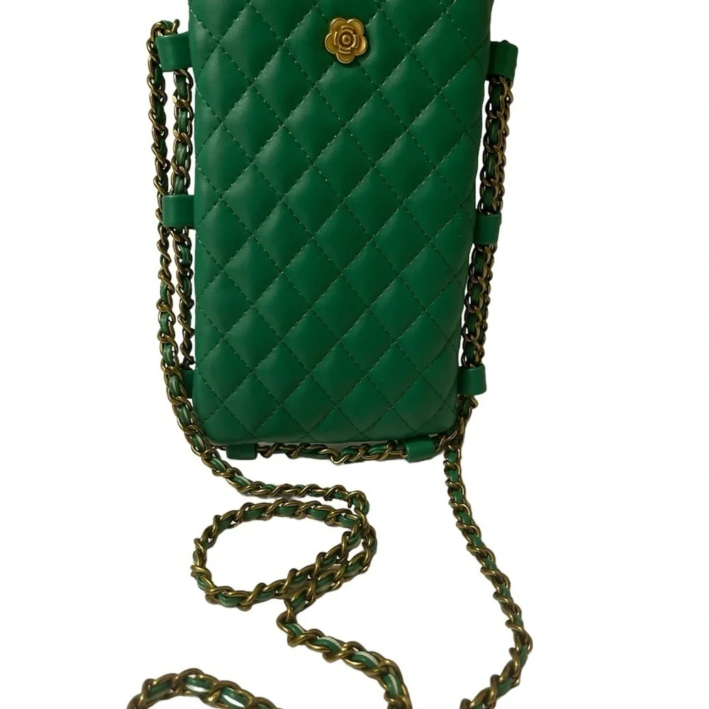 Montana West quilt Crossbody cellphone bag high-quality ,durable, anti-scratch.